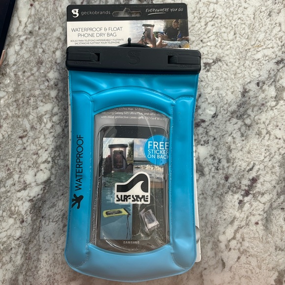 Geckobrands Waterproof & float phone dry bag. - Picture 1 of 6